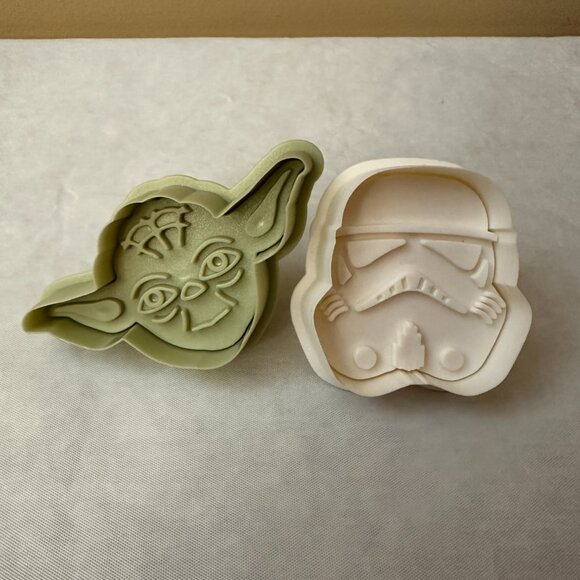 8 pc Star Wars Cooking Bundle / 2 Cookbooks and 6 Cookie Cutters - Picture 8 of 12